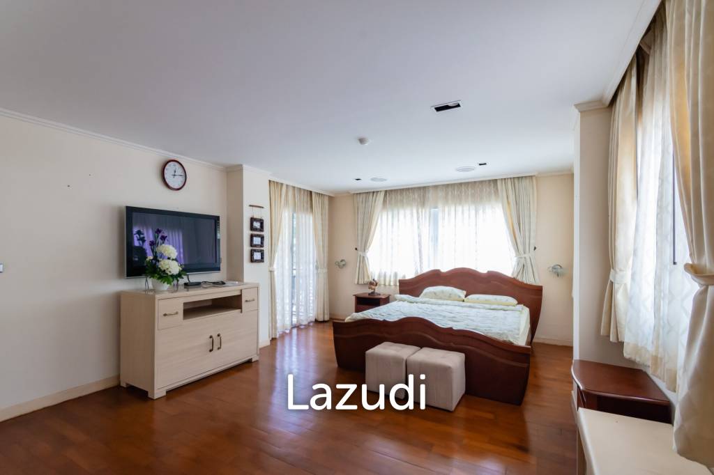 picture THE BEACH PALACE :  3 Bed Seaview Condo at Cha-am - 16/32