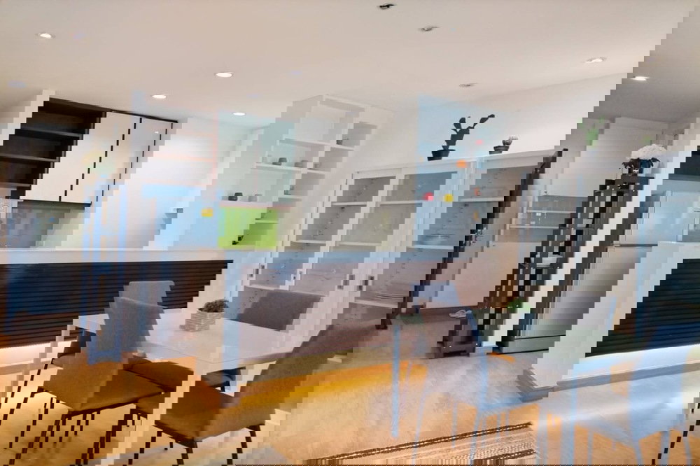 รูป  ขายพร้อมผู้เช่า !! 🔥 Sathorn Gardens, 1 ห้องนอน, 1 ห้องน้ำ, ชั้นสูง 14++, มีที่จอดรถ Fixed, ทำเลดี!! Code C20240800127 พร้อมเข้าอยู่, ราคาพิเศษ!!📣📣 - รูปที่ 5/12