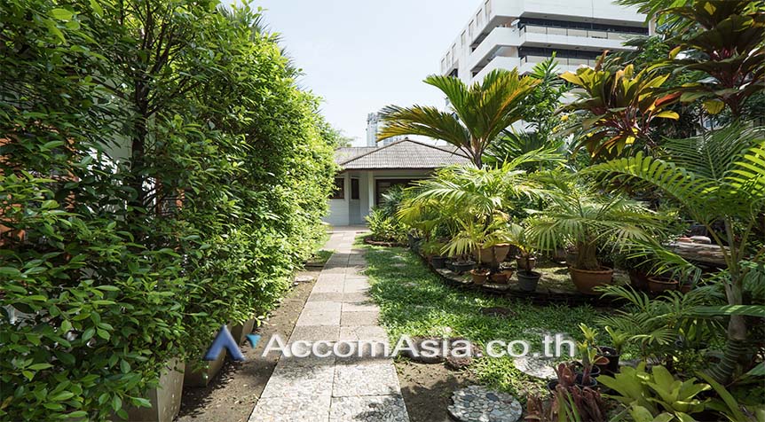 picture 🔼🔽 AccomA 📩 Pet friendly 2 BR House in Khlong Toei (1719251) - 1/8