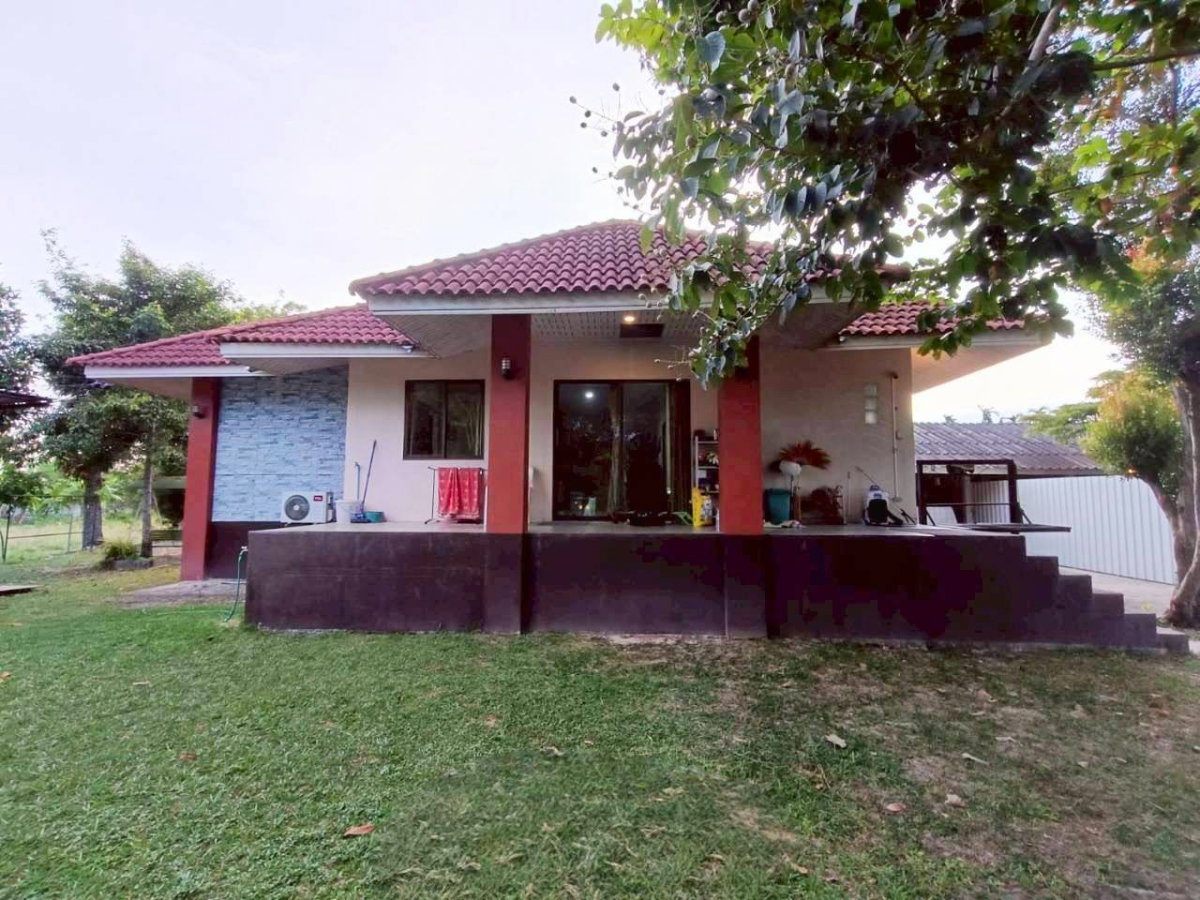 รูป ขายบ้านเดี่ยวพร้อมสวนสวย 362 ตร.วา ทำเลดี ย่านชุมชน ถนนเส้นรอง ใกล้ปั้ม ปตท หนองตะพาน บ้านค่าย ระยอง - รูปที่ 2/12