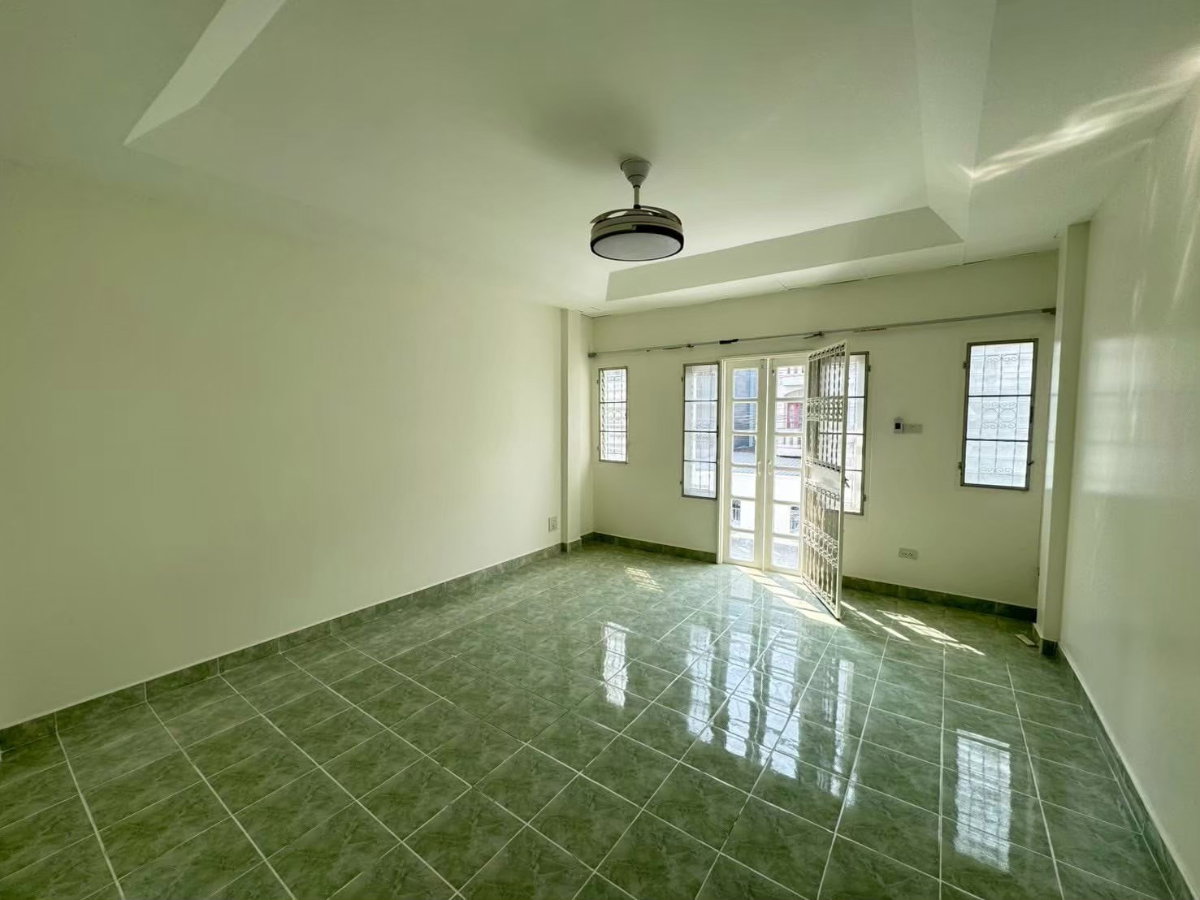 รูป ขายทาวน์เฮ้าส์ 4 ชั้น นวลจันทร์ 31 รีโนเวทใหม่ พร้อมเข้าอยู่ - เจ้าของขายเอง - รูปที่ 26/26