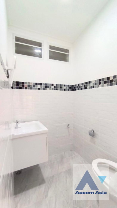 รูป 🔼🔽 AccomA 📩  5 BR House in Chan Kasem (AA40986) - รูปที่ 18/19