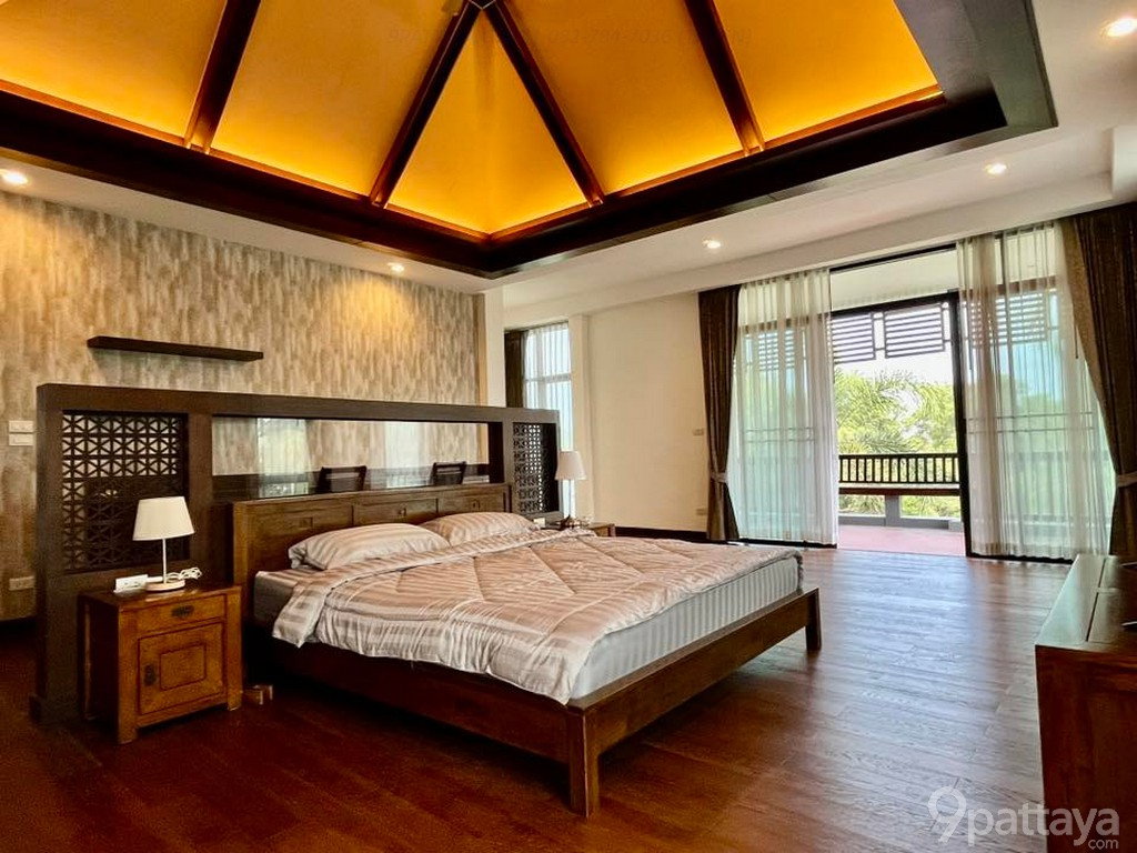 รูป พูลวิลล่าพร้อมอยู่ | The Village Horseshoe Point – อ่างเก็บน้ำมาบประชัน ✨ บ้านรีโนเวทใหม่ทั้งหลัง บรรยากาศสงบ รับสัตว์เลี้ยงได้ ใกล้โรงเรียนนานาชาติ - รูปที่ 13/16