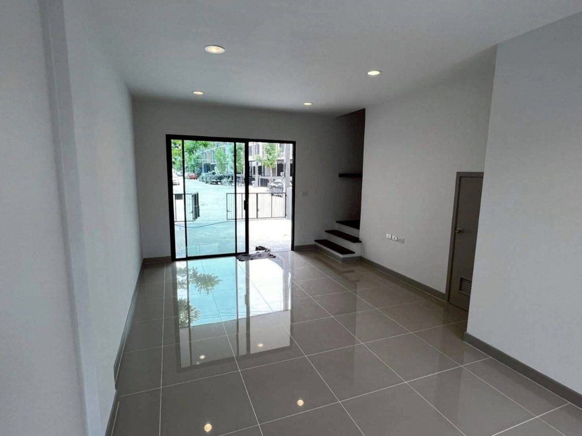 รูป 🏡 ทาวน์โฮม 3 ชั้น Premium Place Phaholyothin–Ramintra 4 ห้องนอน 3 ห้องน้ำ ทำเลศักยภาพ พหลโยธิน–รามอินทรา ใกล้ BTS พร้อมเข้าอยู่ - รูปที่ 6/19