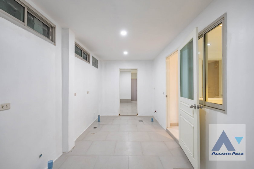 picture 🔼🔽 AccomA 📩 4 BR House in Khlong Toei Nuea (AA39878) - 12/20