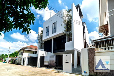 Houses for sale Bangkok : 🔼🔽 AccomA 📩 New house.  Private Pool