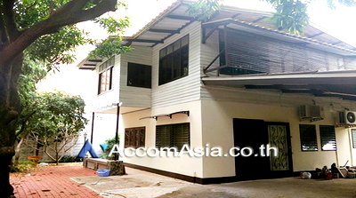 Houses for rent BTS Chong Nonsi : 🔼🔽 AccomA 📩 Home Office 3 BR House in Thung Maha Mek (90452)