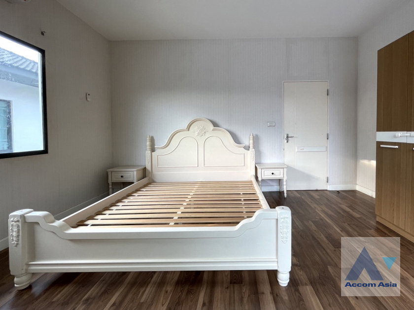 picture 🔼🔽 AccomA 📩 Wood-clad modern condo with minimalist aesthetic (AA40726) - 18/20