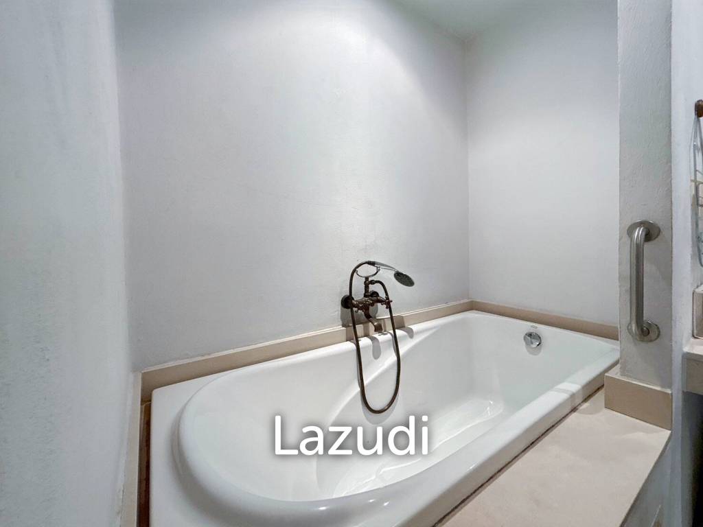 picture Chelona : 2 Bed Beachfront Condo Pool View - 15/32