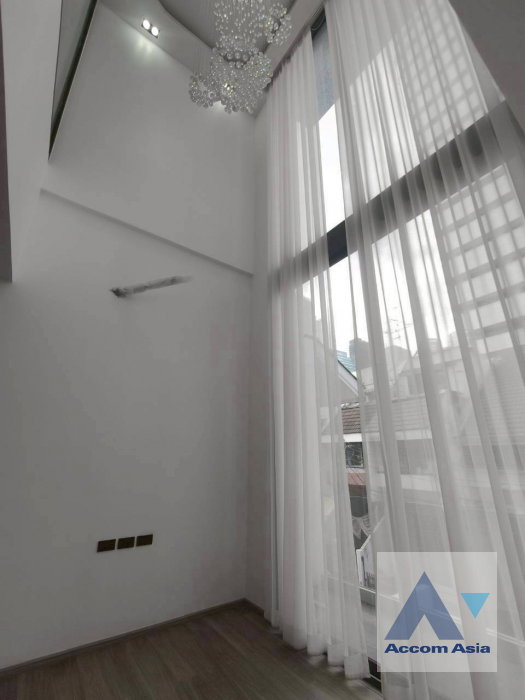 รูป 🔼🔽 AccomA 📩  4 BR Townhouse in Khlong Toei Nuea (AA42261) - รูปที่ 19/20