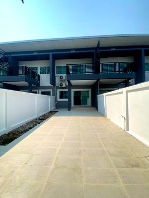 Townhouses for sale Chiang Mai : 🏠✨ Modern Townhouse for Sale – Prime Location in San Kamphaeng ✨🏠