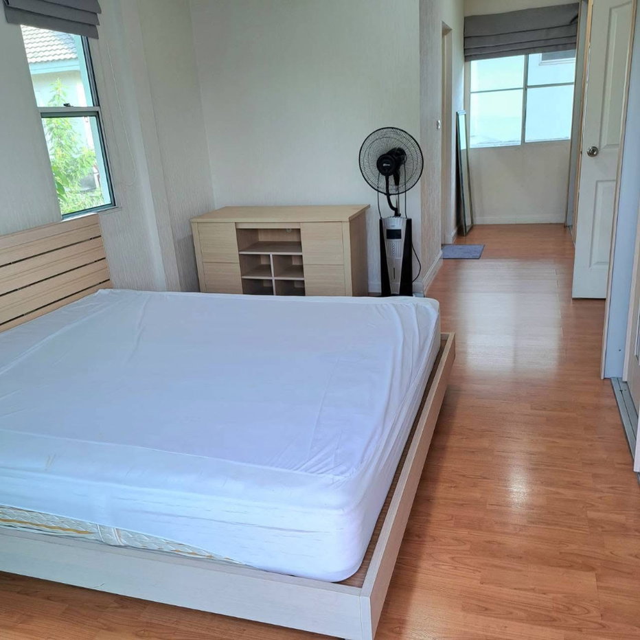 รูป 🏡✨ House for Rent | Mantana Village (Onnut – Outer Ring) 3 ห้องนอน 3 ห้องน้ำ พร้อมอยู่ ทำเลดี ใกล้สนามบิน! พร้อมเฟอร์ + เครื่องใช้ไฟฟ้าครบ - รูปที่ 10/20