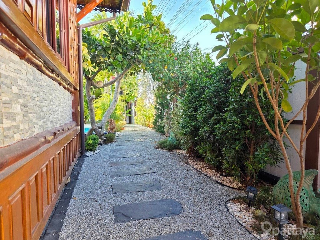 รูป ให้เช่า บ้านเดี่ยว | พัทยา – ห้วยใหญ่ ชลบุรี ✨ บ้านเดี่ยวสไตล์รีสอร์ท 3 ห้องนอน / 3 ห้องน้ำ • พื้นที่สวนขนาดใหญ่ รอบบ้าน • - รูปที่ 10/11