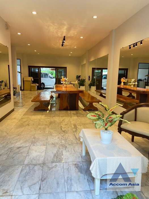 picture 🔼🔽 AccomA 📩 Spacious 4-storey townhouse in Sukhumvit (AA16079) - 3/18
