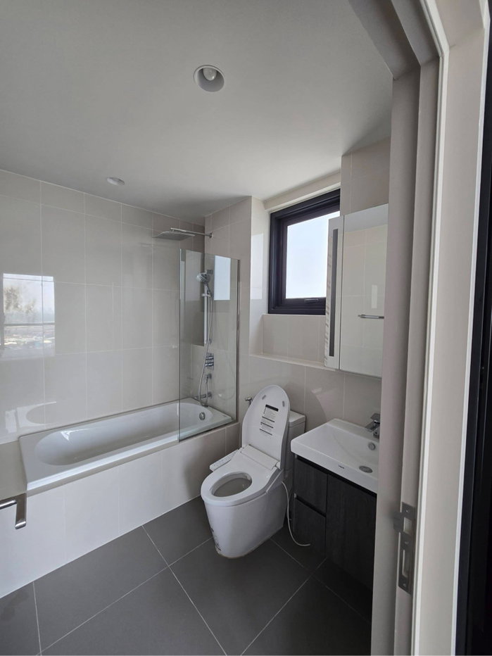 รูป ขาย – OKA HAUS Sukhumvit 36 ✨ ห้องมุม ชั้นสูง วิวแม่น้ำเจ้าพระยา พร้อมอ่างอาบน้ำ ตกแต่งครบ พร้อมอยู่ 📍 ทำเลดี สุขุมวิท 36 ใกล้โซนทองหล่อ–พระราม 4 - รูปที่ 8/10