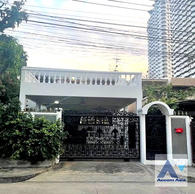 บ้านเดี่ยว เขตสวนหลวง : 🔼🔽 AccomA 📩  5 BR House in Suan Luang (AA45962)
