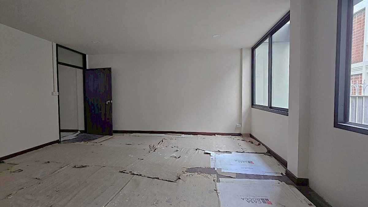 รูป ทาวเฮ้าท์แฝด รีโนเวทใหม่ เหมาะทำธุรกิจและอยู่อาศัย ** NO CO-AGENT ** - รูปที่ 3/10