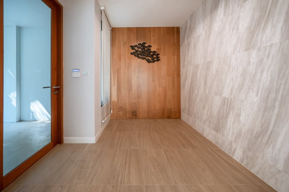 รูป ขายพูลวิลล่าหรู ติดชายหาด เดินไปทะเลเพียง 45 เมตร  - รูปที่ 22/28