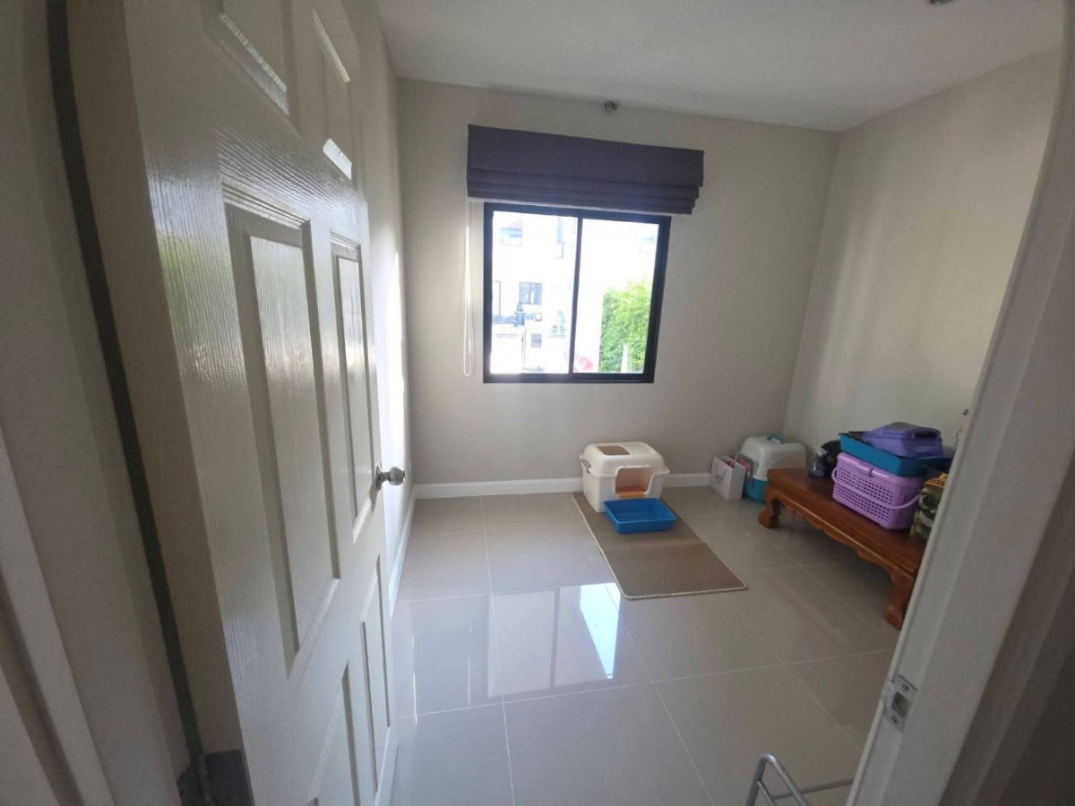 รูป ให้เช่าบ้าน 4 ห้องนอน ใกล้สนามบินเชียงใหม่ หมู่บ้านกาญจน์กนกวิลล์ 22 สารภี-เชียงใหม่ (R1012) T.0946511456 - รูปที่ 6/9