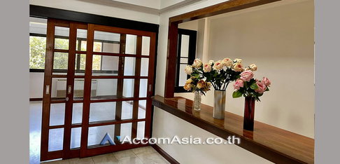 🔼🔽 AccomA 📩 Home Office 8 BR Townhouse in Khlong Toei (AA29832)