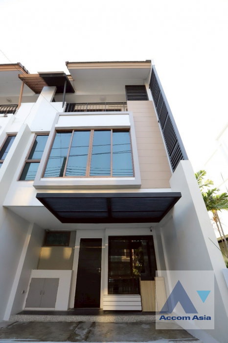 รูป 🔼🔽 AccomA 📩 Fully Furnished 3 BR Townhouse @The Private Sukhumvit-Bangchak (AA35015) - รูปที่ 1/15