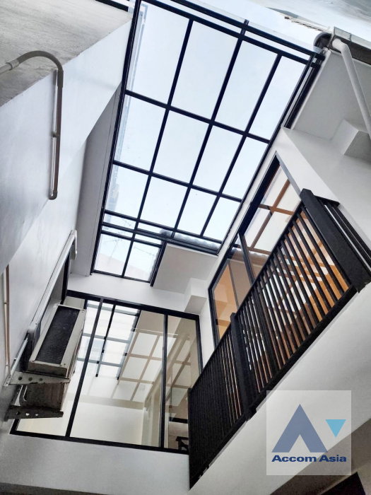 picture 🔼🔽 AccomA 📩 Home Office 4 BR House in Khlong Tan Nuea (AA41200) - 2/8