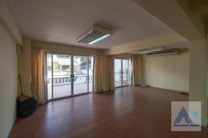 รูป 🔼🔽 AccomA 📩 Large family home with greenery and natural ventilation in Silom (AA39989) - รูปที่ 19/20