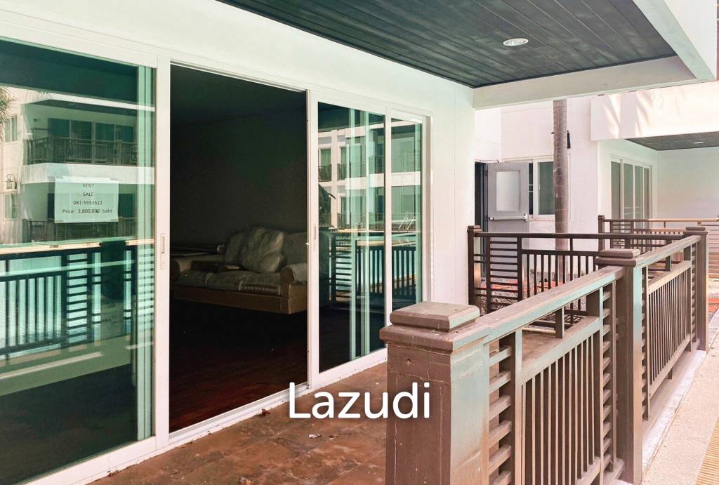 The Beach Palace: Beach Front Studio Condo - image 6