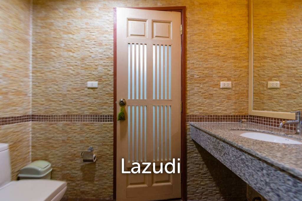 picture THE BEACH PALACE :  Studio room condo near the beach - 10/16