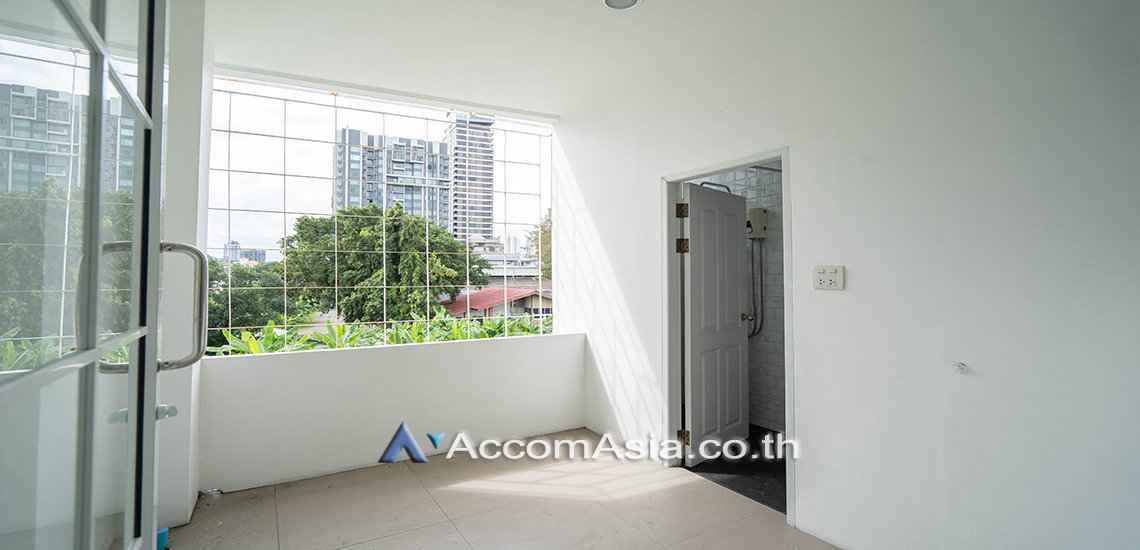 picture 🔼🔽 AccomA 📩 Home Office 3 BR Townhouse in Khlong Tan Nuea (AA30465) - 15/17