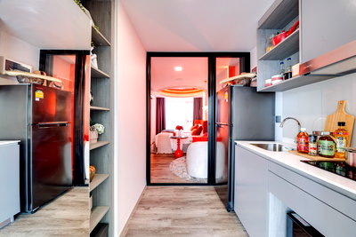 ขายคอนโด : คอนโดบางแสน Kave Coco Bangsaen ห้องใหญ่ 1 Bed Extra (28 ตร.ม.+) ตู้เสื้อผ้า 2 ชุด อยู่สบาย เก็บของจุใจ ใกล้ ม.บูรพา!