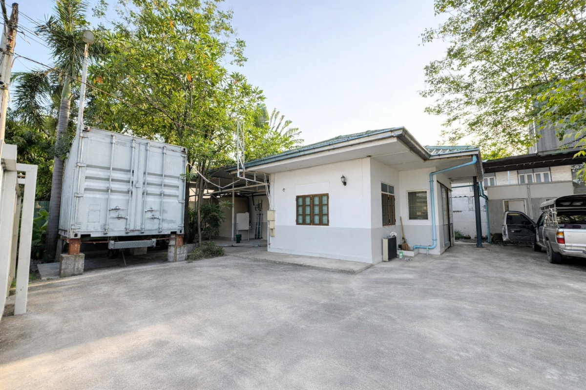 รูป ขายที่ดินพร้อมสิ่งปลูกสร้าง  ทำเลประเสริฐมนูญกิจ 48 ตรงข้าม Chocolate Ville - รูปที่ 2/7