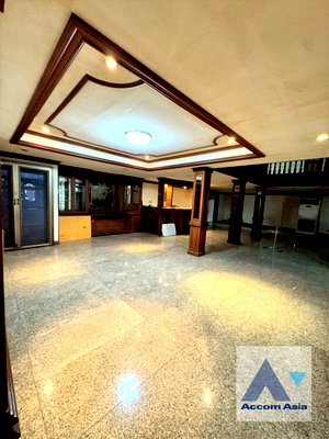 Townhouses for rent : 🔼🔽 AccomA 📩 Home Office 8 BR Townhouse in Khlong Tan Nuea (AA45687)