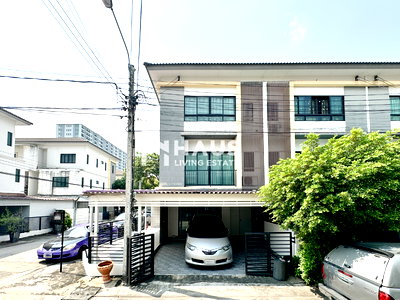 Townhouses for sale The Food and Drug Administration (FDA) : The Connect UP3 Rattanathibet 17 / 3 Bedrooms #TNGM025
