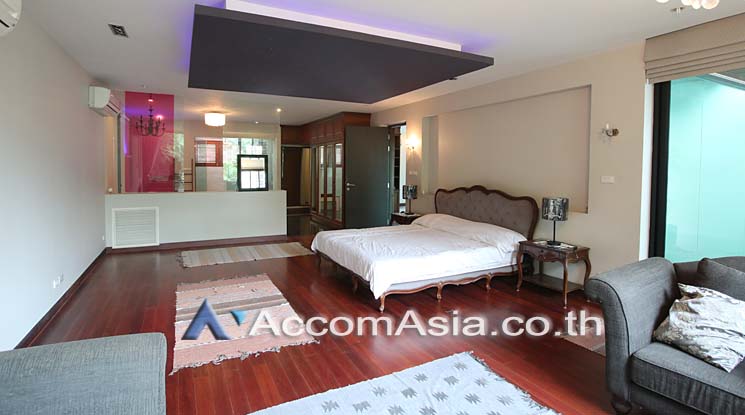 picture 🔼🔽 AccomA 📩 Modern Glass-Fronted Home Surrounded by Greenery (13002308) - 5/13