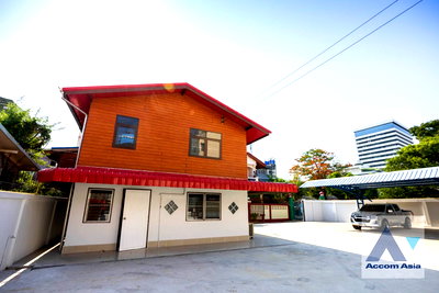 เช่าบ้านเดี่ยว บิ๊กซี ซูเปอร์เซ็นเตอร์ เอกมัย : 🔼🔽 AccomA 📩  2 BR House in Khlong Tan Nuea (AA36616)