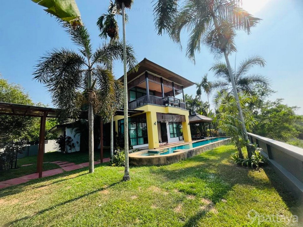 รูป พูลวิลล่าพร้อมอยู่ | The Village Horseshoe Point – อ่างเก็บน้ำมาบประชัน ✨ บ้านรีโนเวทใหม่ทั้งหลัง บรรยากาศสงบ รับสัตว์เลี้ยงได้ ใกล้โรงเรียนนานาชาติ - รูปที่ 2/16
