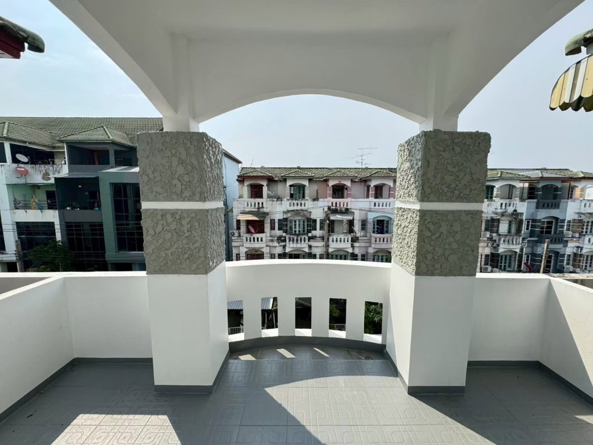 รูป ขายทาวน์เฮ้าส์ 4 ชั้น นวลจันทร์ 31 รีโนเวทใหม่ พร้อมเข้าอยู่ - เจ้าของขายเอง - รูปที่ 11/26