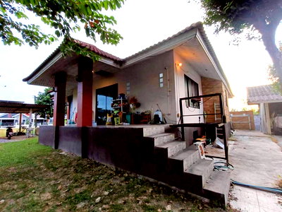 Houses for sale Rayong : House for sale with a beautiful garden  362 sq.wah,  on a secondary road, near a PTT gas station in Nong Taphan, Ban Khai, Rayong.