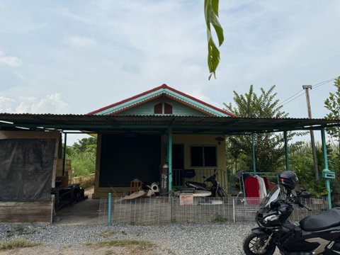 ขายด่วน! บ้านพร้อมที่ดิน  บางบัวทอง นนทบุรี
