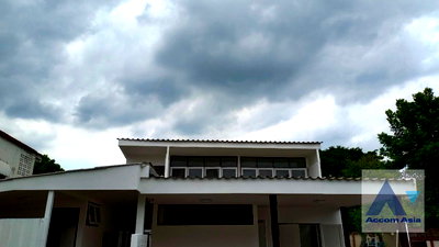 บ้านเดี่ยวให้เช่า : 🔼🔽 AccomA 📩  5 BR House in Chan Kasem (AA40986)