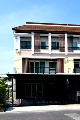 Townhouses for rent Pracha Uthit Huai Khwang : [For Rent] Townhome/home office, corner unit📍Baan Klang Muang. Urbanion Rama 9 - Lat Phrao