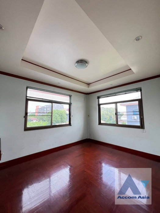 picture 🔼🔽 AccomA 📩 Elegant residence with wood finishes and spacious garden (AA42743) - 13/18