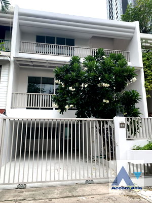 Houses for sale BTS Phrom Phong : 🔼🔽 AccomA 📩  3 BR House in Khlong Tan Nuea (AA36898)