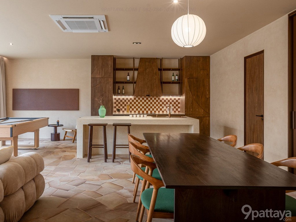 รูป ขายพูลวิลล่า | ถนนทัพพระยา พัทยา ✨ ที่ดิน 136 ตร.ว. • พื้นที่ใช้สอย 500 ตร.ม. • 5 ห้องนอน / 6 ห้องน้ำ • 1 ห้องนั่งเล่น •  - รูปที่ 4/7