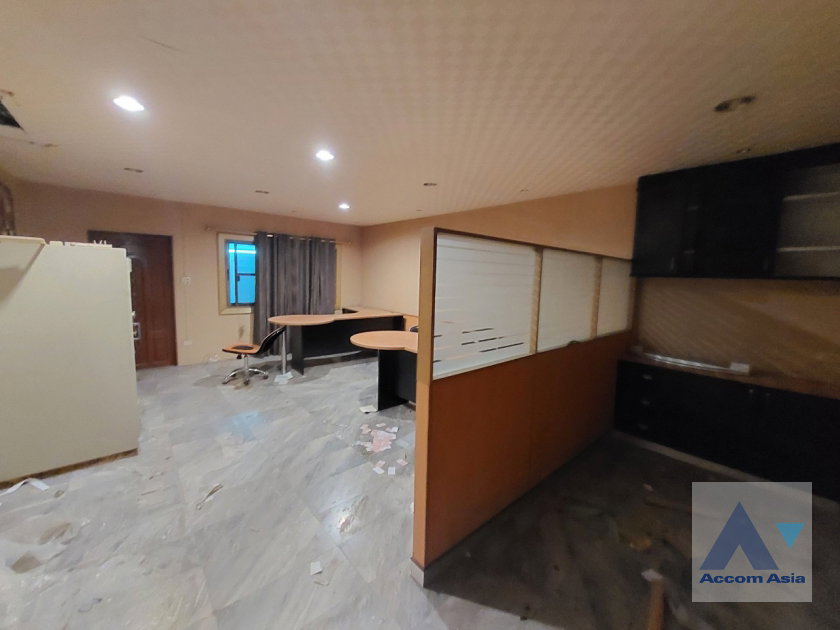 picture 🔼🔽 AccomA 📩 4 BR Townhouse in Phra Khanong Nuea (AA36700) - 4/16