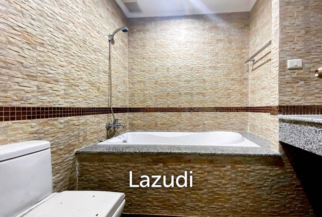 picture The Beach Palace: Beach Front Studio Condo - 6/11