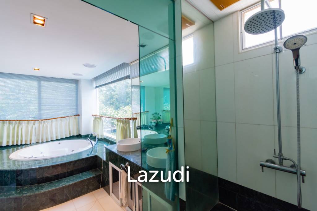 picture THE BEACH PALACE :  3 Bed Seaview Condo at Cha-am - 21/32