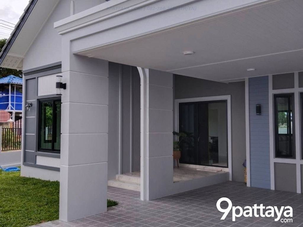 picture Contact US Rare home at this price. - 1/2