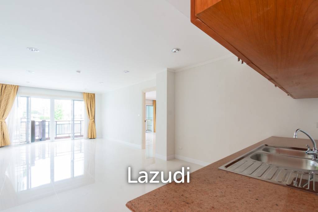 picture THE BEACH PALACE :  3 Bed Beachfront condo - 9/26